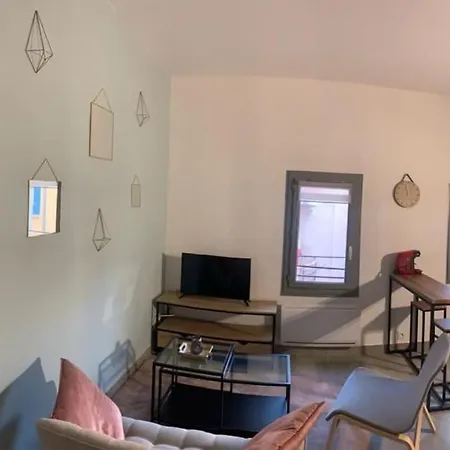 Bel Entierement Renove. Appartement *