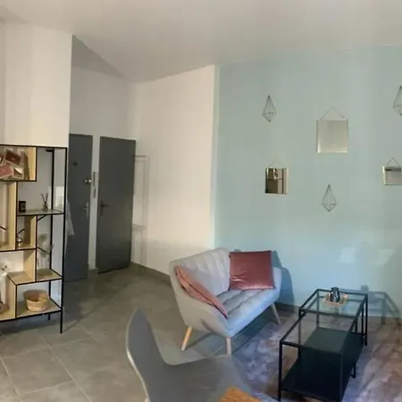 Bel Entierement Renove. Appartement